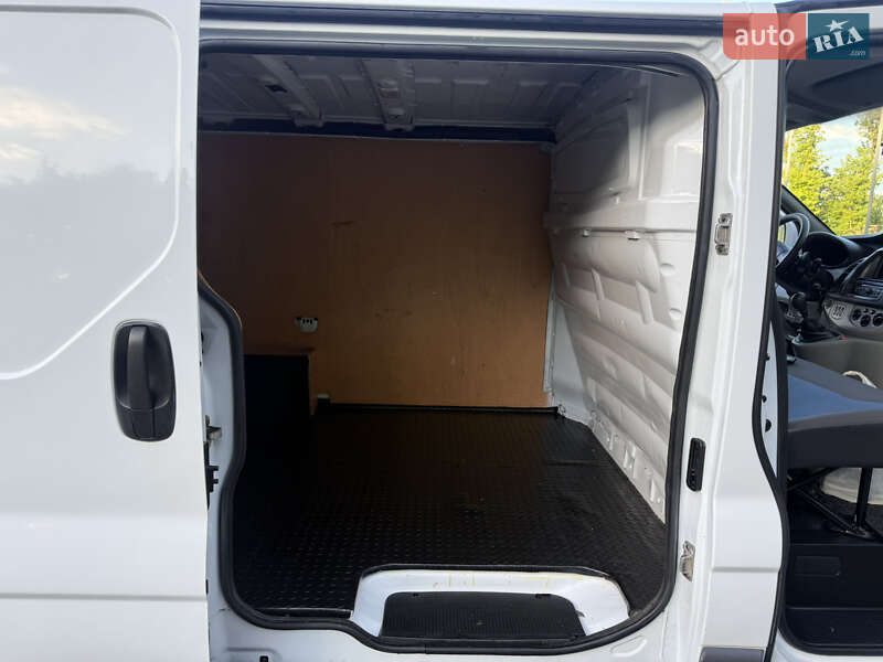 Вантажний фургон Renault Trafic 2012 в Старокостянтинові