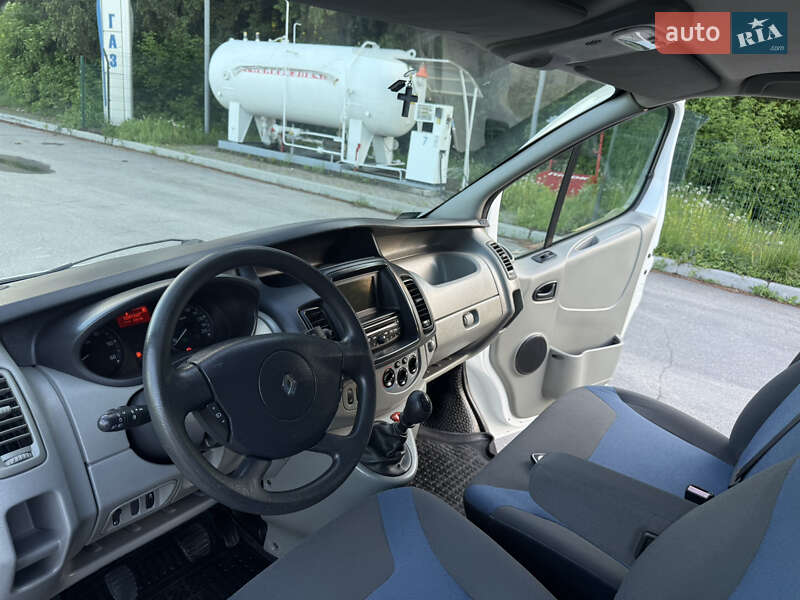 Вантажний фургон Renault Trafic 2012 в Старокостянтинові
