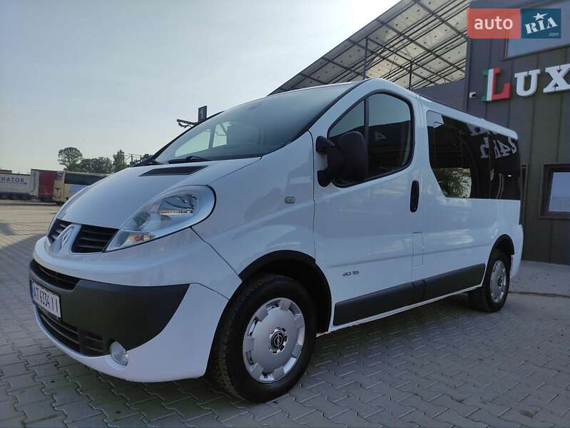 Минивэн Renault Trafic 2010 в 
