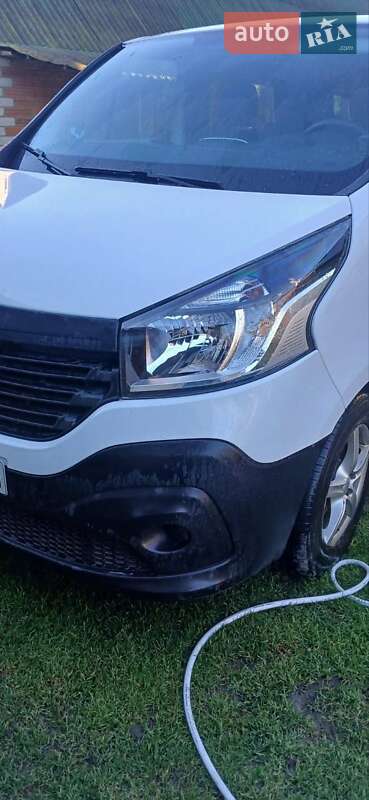 Минивэн Renault Trafic 2017 в 