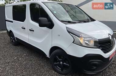 Грузопассажирский фургон Renault Trafic 2015 в 
