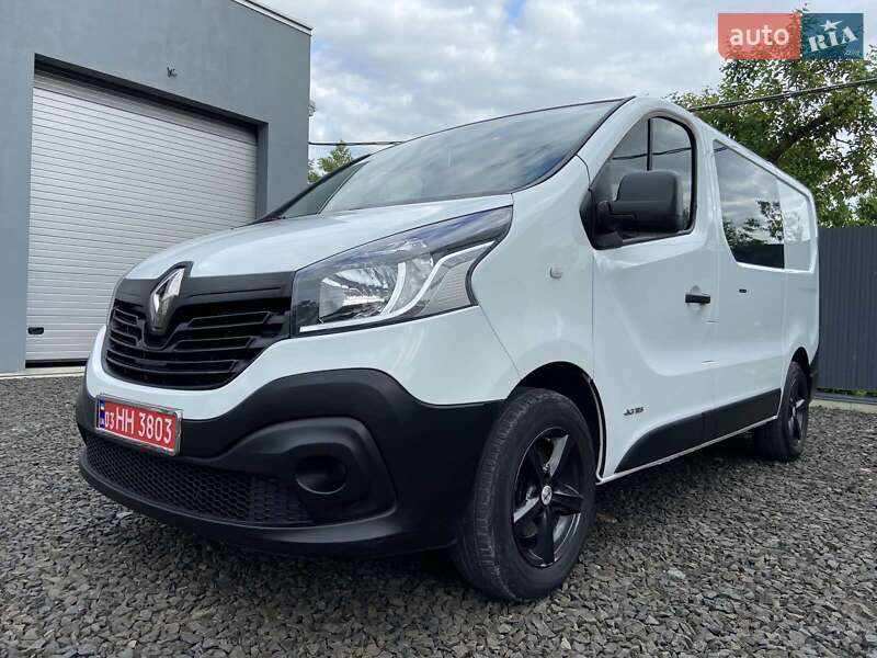 Грузопассажирский фургон Renault Trafic 2015 в 