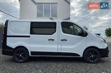 Грузопассажирский фургон Renault Trafic 2015 в 