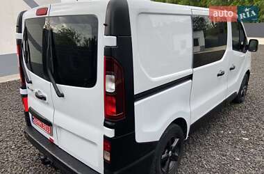 Грузопассажирский фургон Renault Trafic 2015 в 