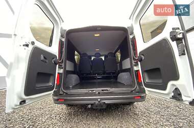 Грузопассажирский фургон Renault Trafic 2015 в 