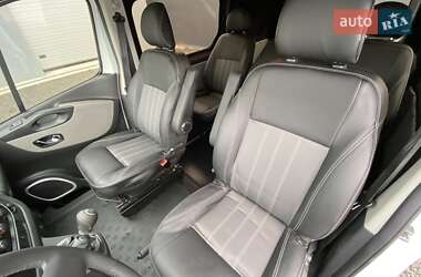 Грузопассажирский фургон Renault Trafic 2015 в 