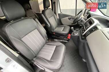 Грузопассажирский фургон Renault Trafic 2015 в 