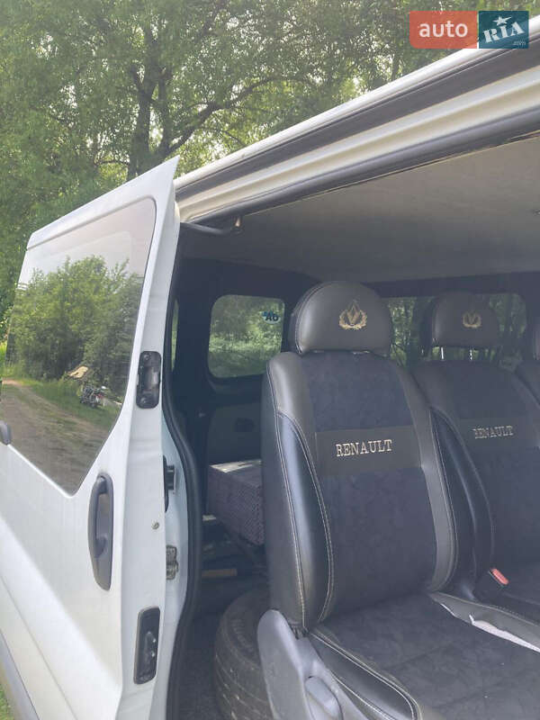 Мінівен Renault Trafic 2005 в Свессе