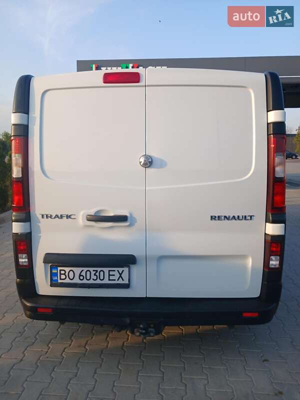 Грузовой фургон Renault Trafic 2016 в Красном