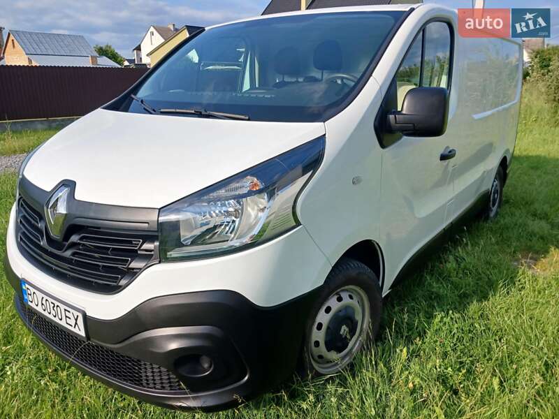 Грузовой фургон Renault Trafic 2016 в Красном