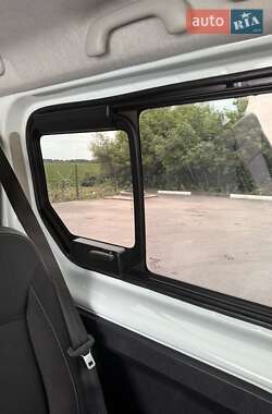 Минивэн Renault Trafic 2022 в 