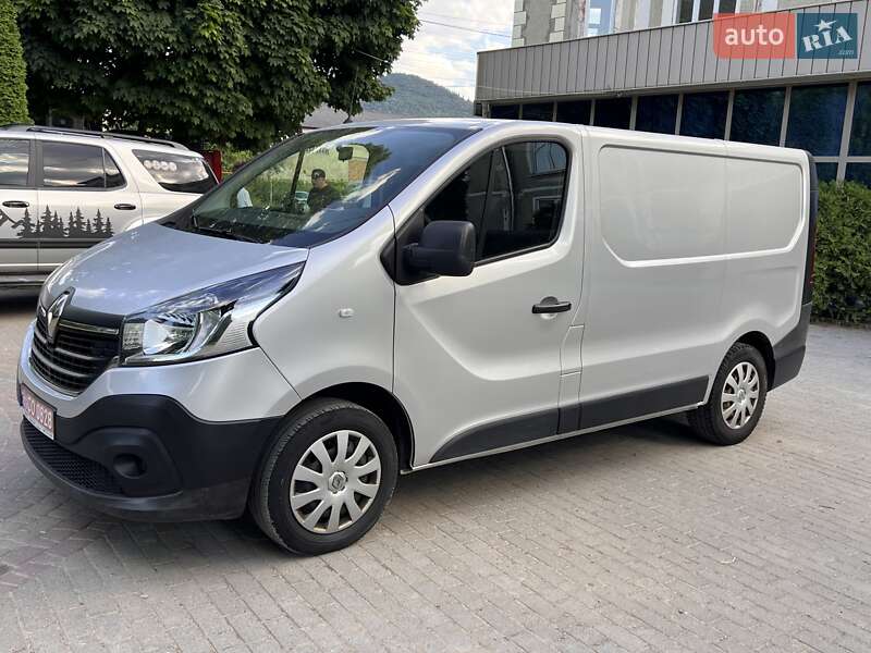Вантажний фургон Renault Trafic 2021 в Чернівцях