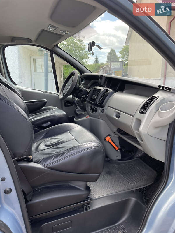 Вантажопасажирський фургон Renault Trafic 2007 в Городку