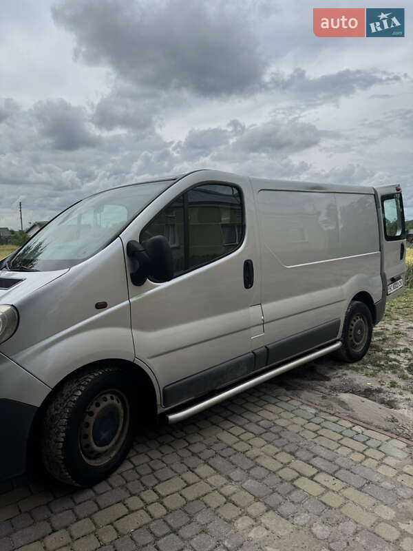 Вантажний фургон Renault Trafic 2007 в Львові