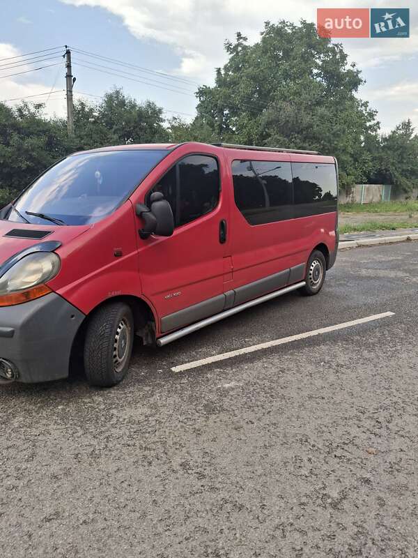 Минивэн Renault Trafic 2002 в Ромнах