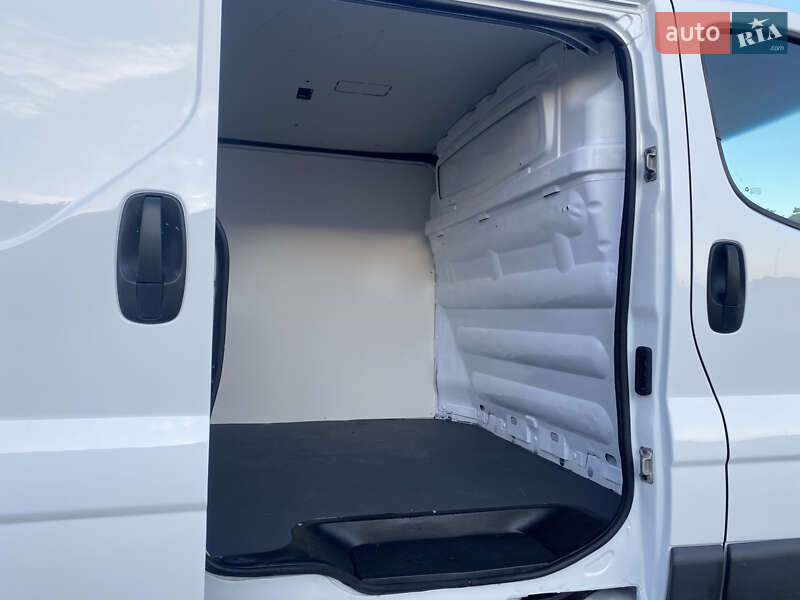 Грузовой фургон Renault Trafic 2013 в Радивилове