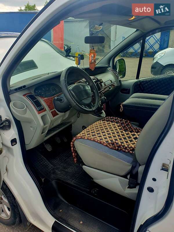 Мінівен Renault Trafic 2004 в Кременці
