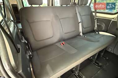 Минивэн Renault Trafic 2015 в 