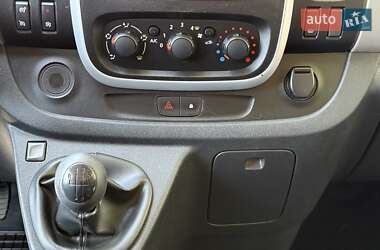 Минивэн Renault Trafic 2015 в 