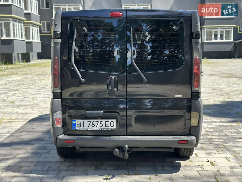 Минивэн Renault Trafic 2005 в Ахтырке