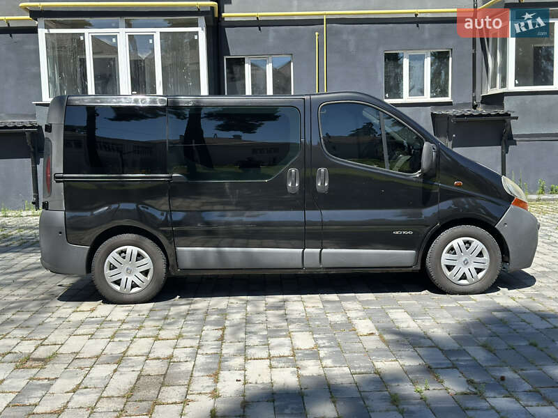 Минивэн Renault Trafic 2005 в Ахтырке