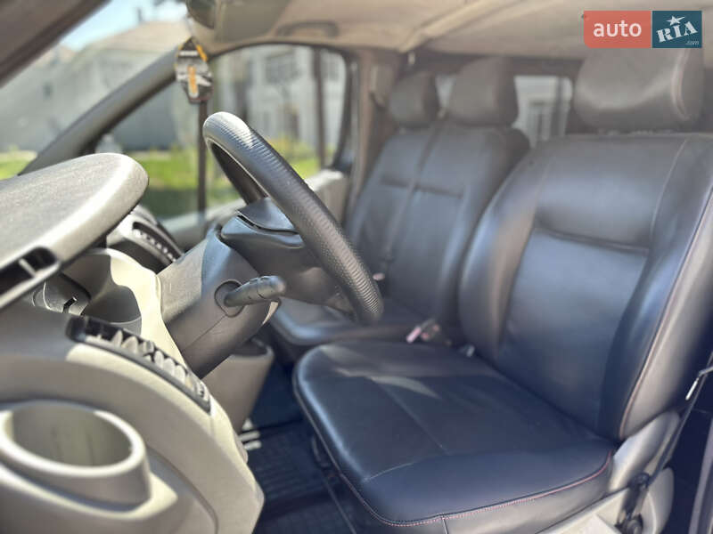 Минивэн Renault Trafic 2005 в Ахтырке