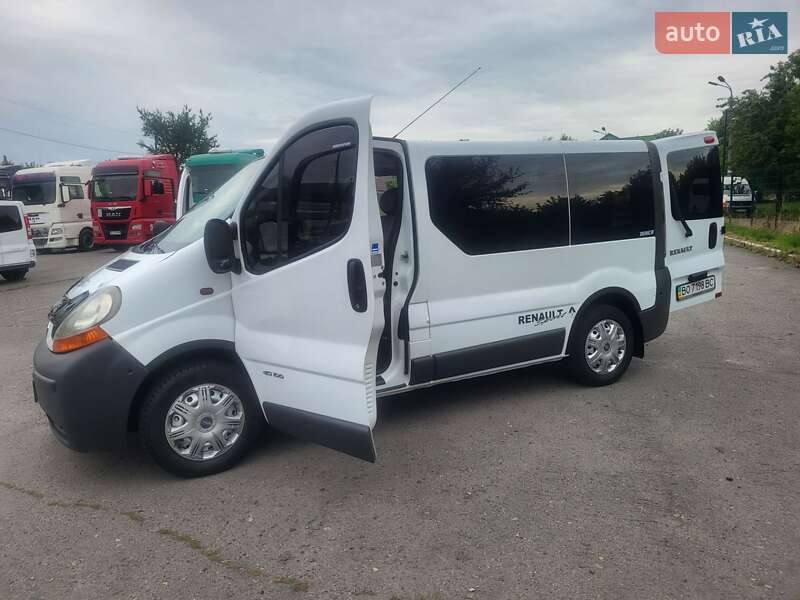 Мінівен Renault Trafic 2004 в Хмельницькому
