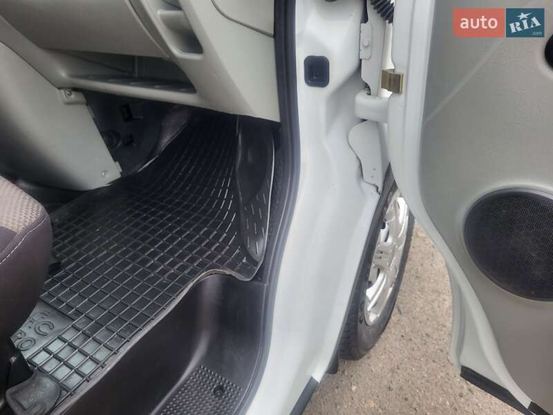 Мінівен Renault Trafic 2004 в Хмельницькому