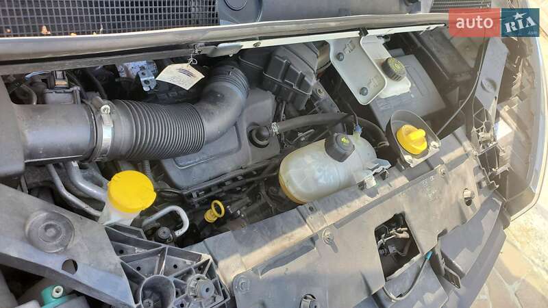 Грузовой фургон Renault Trafic 2015 в Киеве