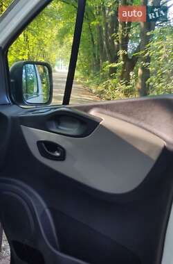 Минивэн Renault Trafic 2016 в 