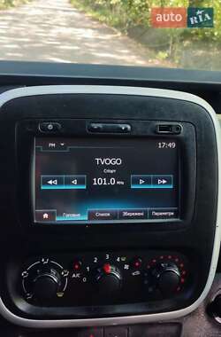 Минивэн Renault Trafic 2016 в 