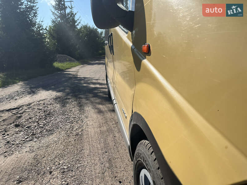 Минивэн Renault Trafic 2005 в Глухове