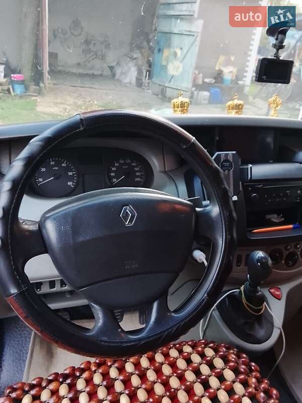 Мінівен Renault Trafic 2006 в Кельменцях