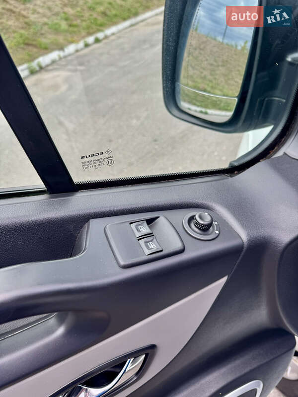 Грузовой фургон Renault Trafic 2016 в Полтаве