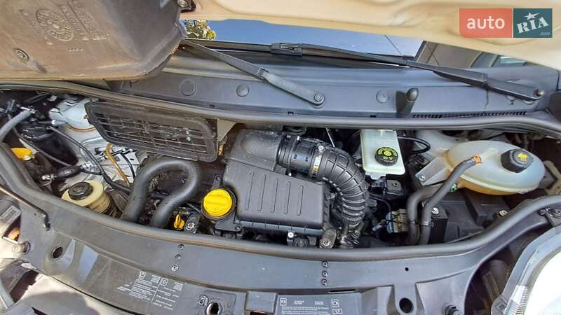 Мінівен Renault Trafic 2013 в Кам'янець-Подільському