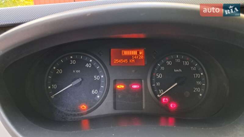 Мінівен Renault Trafic 2013 в Кам'янець-Подільському