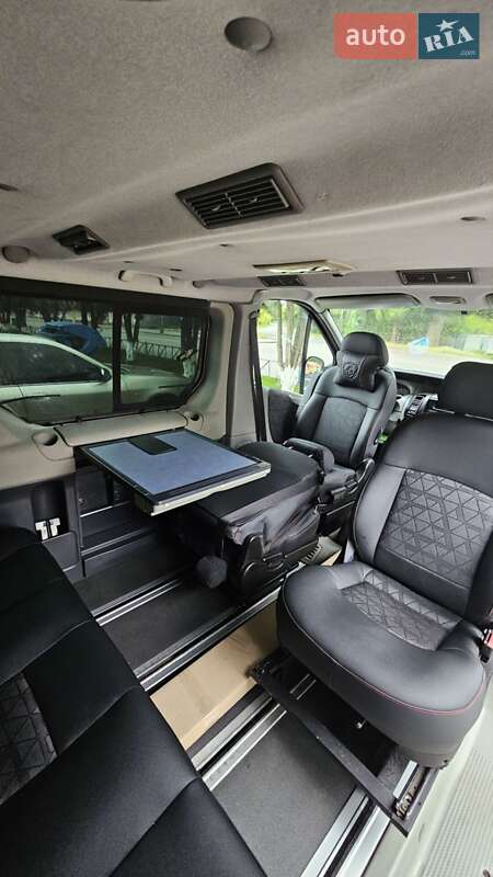 Минивэн Renault Trafic 2006 в Ужгороде