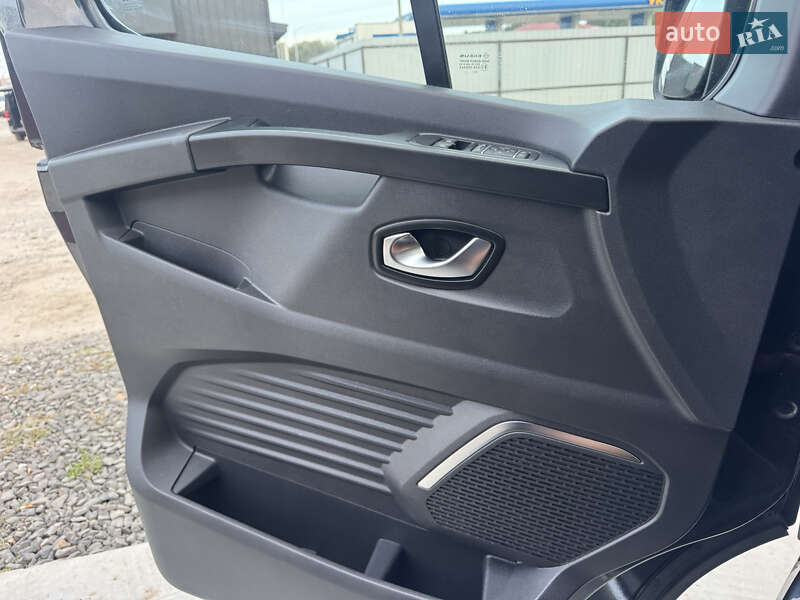 Минивэн Renault Trafic 2022 в Дубно