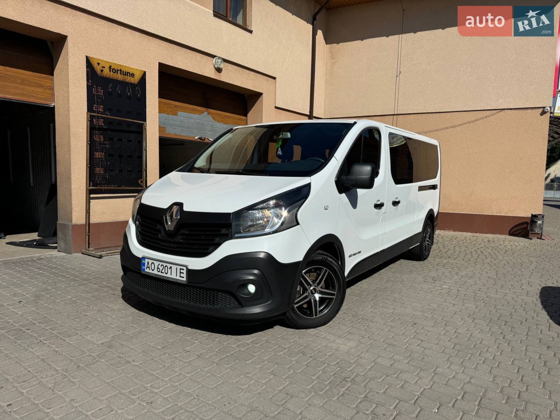 2017 Renault Trafic - мініатюра 2