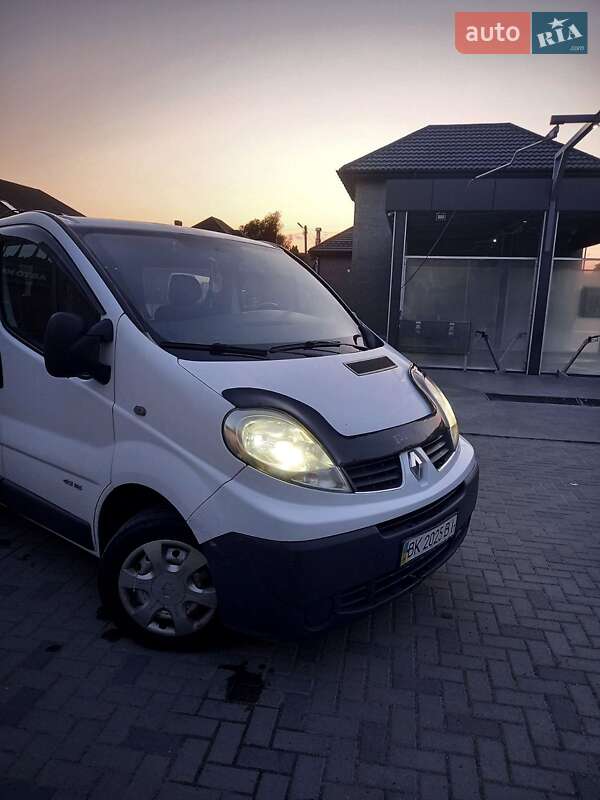 Мінівен Renault Trafic 2008 в Рівному