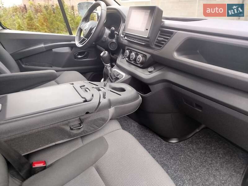 Грузовой фургон Renault Trafic 2023 в Львове