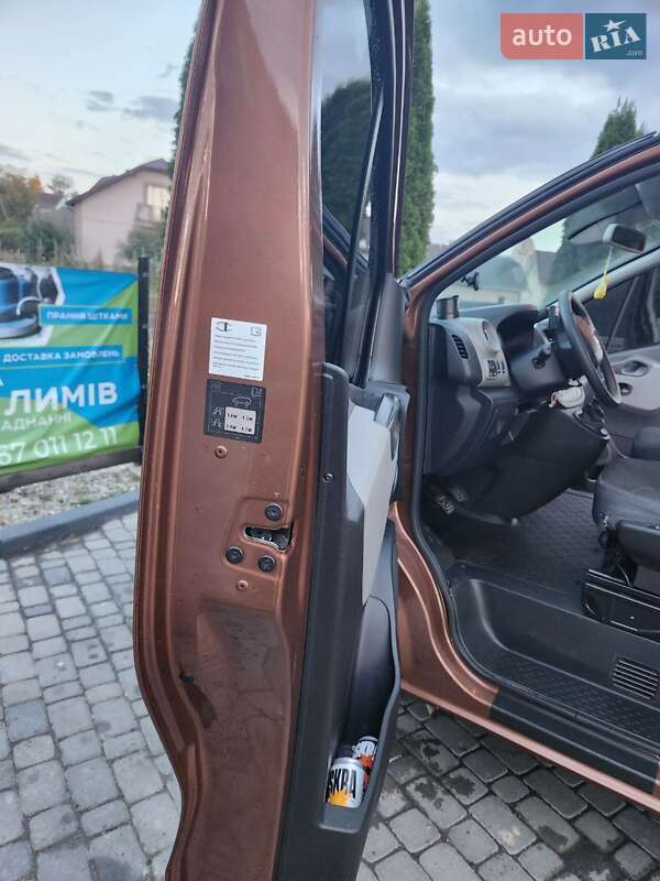 Минивэн Renault Trafic 2015 в Ивано-Франковске