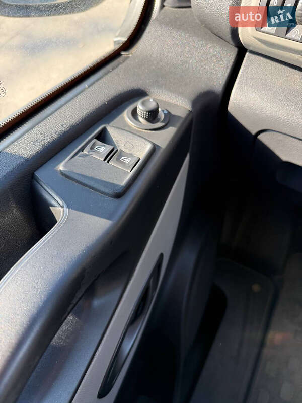 Минивэн Renault Trafic 2016 в Киеве фото 12 Минивэн Renault Trafic 2016 в Киеве