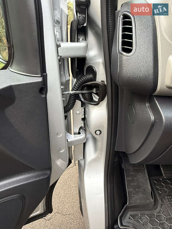 Минивэн Renault Trafic 2016 в Киеве фото 42 Минивэн Renault Trafic 2016 в Киеве