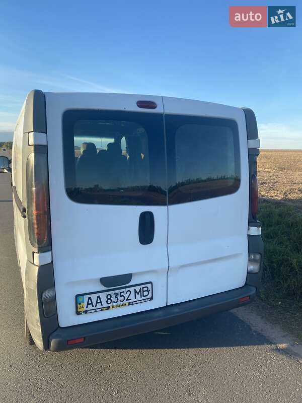 Вантажний фургон Renault Trafic 2006 в Києві