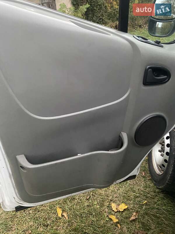 Вантажний фургон Renault Trafic 2006 в Києві