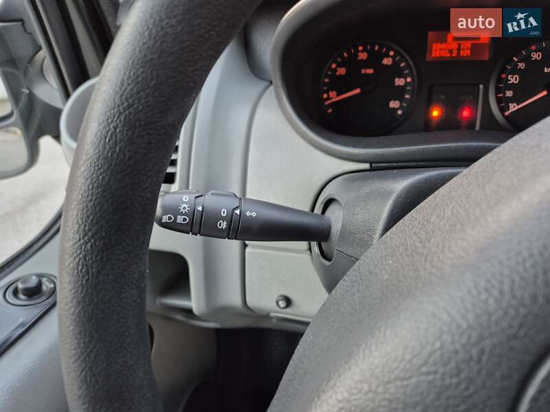 Грузовой фургон Renault Trafic 2013 в Радивилове