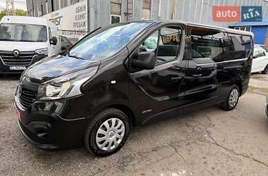 Минивэн Renault Trafic 2016 в 