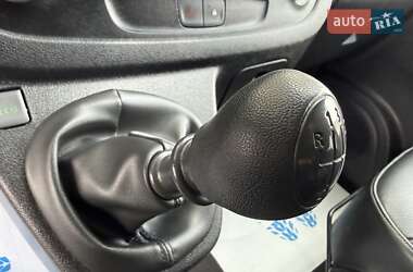 Минивэн Renault Trafic 2016 в 