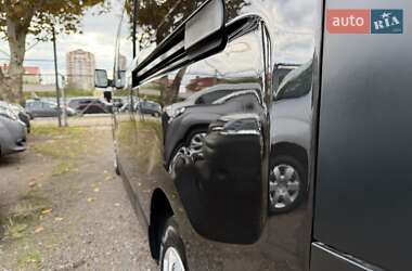 Минивэн Renault Trafic 2016 в 